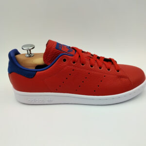 Adidas Stan Smith cuir rouge et talon bleu