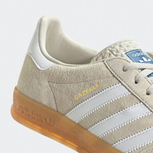 Adidas Gazelle Indoor cuir suédé beige et bandes blanches