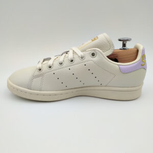 Adidas Stan Smith cuir blanc crème et talon violet